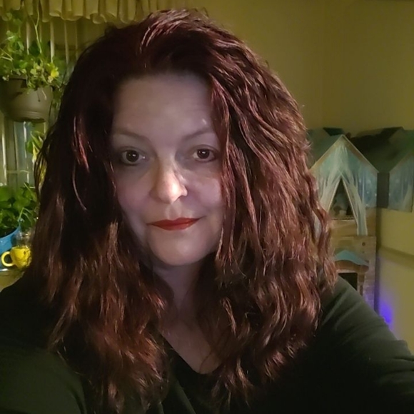 Meet your Posher, Denise - Picture 2 of 3